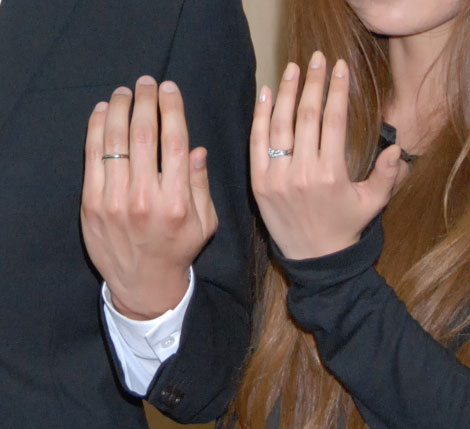 水嶋ヒロと絢香が披露した結婚指輪