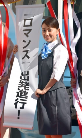 お気に入りのアテンダント衣裳で登場した大島優子\u003d映画『ロマンス』のイベント