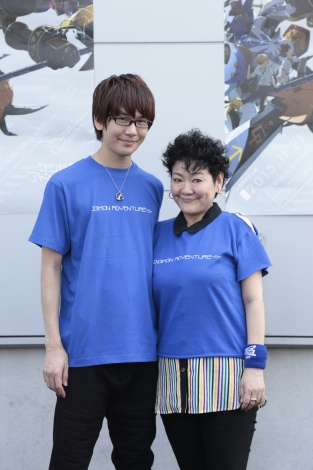 (左から)太一役の花江夏樹、アグモン役の坂本千夏=『デジモンアドベンチャーフェス2015』