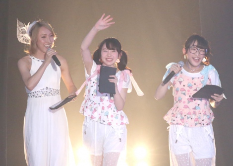 『Girls Summer Festival by GirlsAward』のMCを務めるゆしんとまこみな(撮影:片山よしお) (C)oricon ME inc.