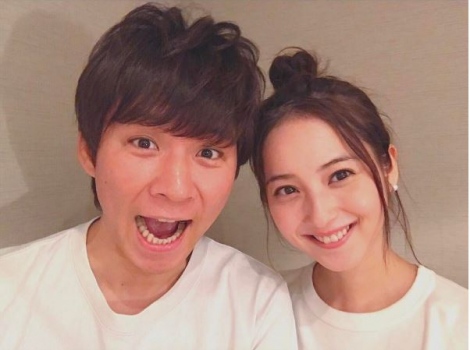 渡部建と佐々木希 (4月結婚当時の本人インスタグラムより)