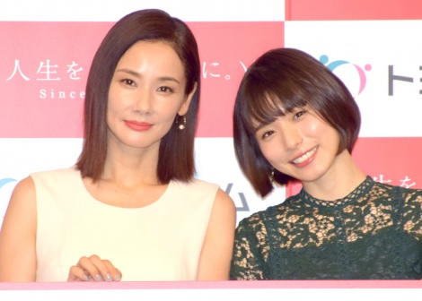 『トヨタホーム新CM発表会』に参加した(左から)吉田羊、松岡茉優 (C)ORICON NewS inc.