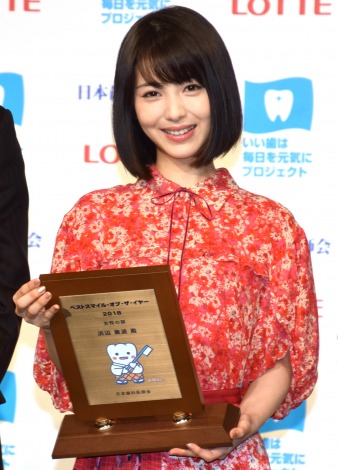 「母の手料理を食べて、美味しすぎて笑っちゃいました」と話した浜辺美波 =『ベストスマイル・オブ・ザ・イヤー2018』授賞式 (C)ORICON NewS inc.