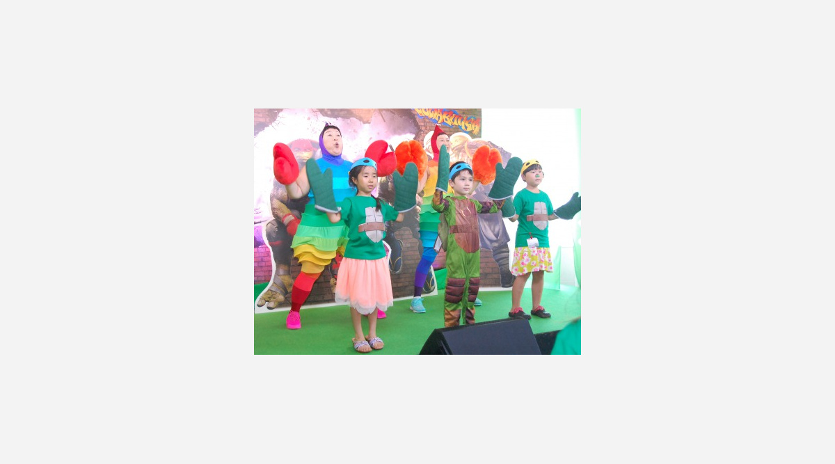 エビカニクス 話題のケロポンズ 子どもたちと エビ カメ ニクス 披露 Oricon News エビカニクス 話題のケロポンズ 子どもたちと エビ カメ ニクス 披露 Oricon News