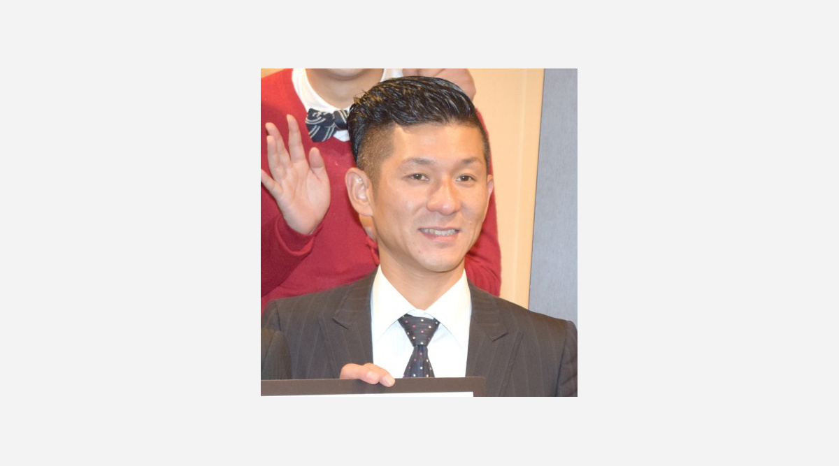 笑い飯 哲夫 32歳一般女性と交際7ヶ月のスピード婚 妻になる人はゲラです Oricon News