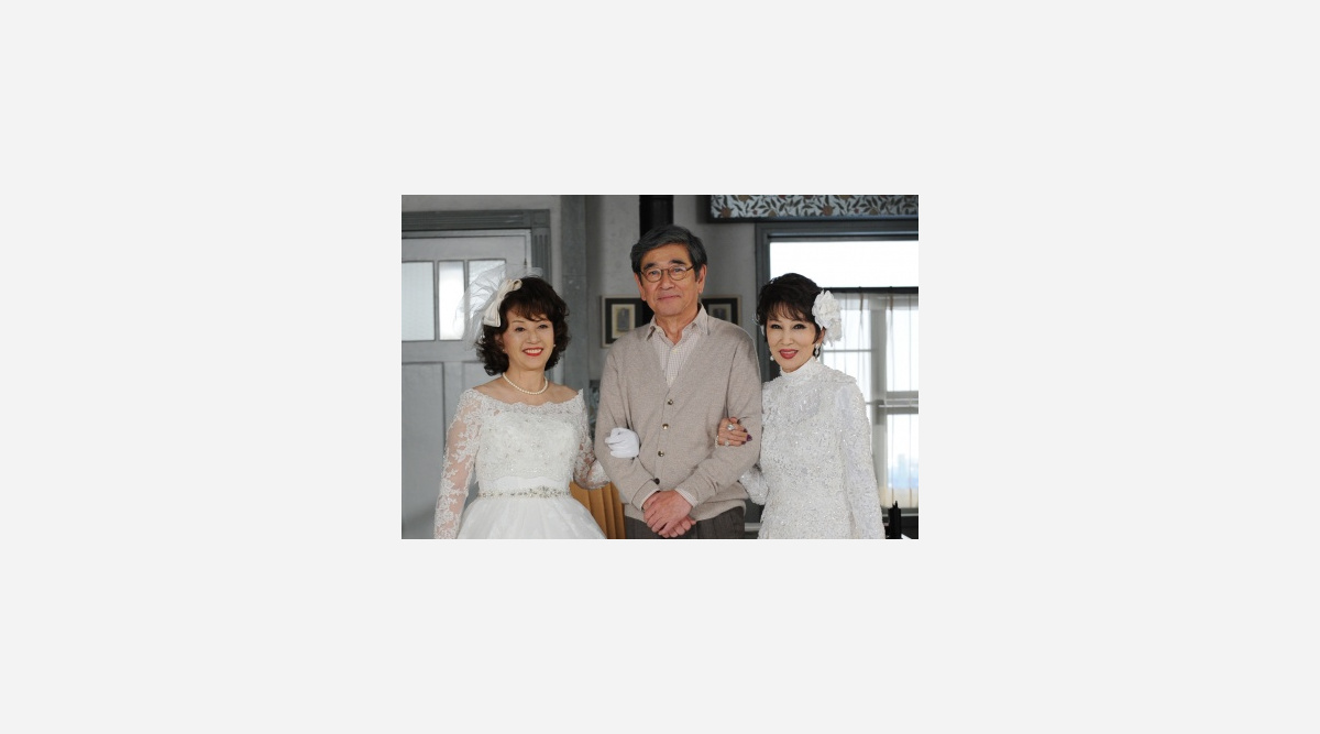石坂浩二 両手に花嫁姿の浅丘ルリ子 加賀まりこ やすらぎの郷 は何でもあり Oricon News 石坂浩二 両手に花嫁姿の浅丘ルリ子 加賀まりこ やすらぎの郷 は何でもあり Oricon News