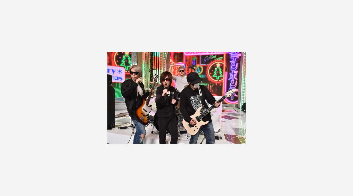 ゴールデンボンバー スーパーライブの生放送で 女々しくて 初 生演奏に挑戦 Oricon News ゴールデンボンバー スーパーライブの生放送で 女々しくて 初 生演奏に挑戦 Oricon News