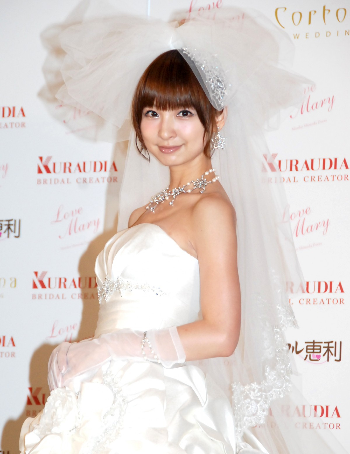 篠田麻里子 3歳下の一般男性と結婚 これが噂の玄米婚 たかみなら祝福 Oricon News