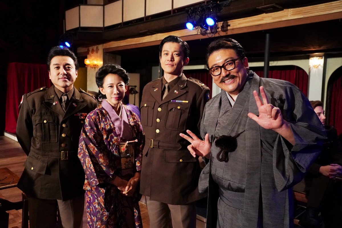 小栗旬が仕掛け人 ムロツヨシに内緒で福田雄一 蜷川実花がサプライズ出演 Oricon News 小栗旬が仕掛け人 ムロツヨシに内緒で福田雄一 蜷川実花がサプライズ出演 Oricon News
