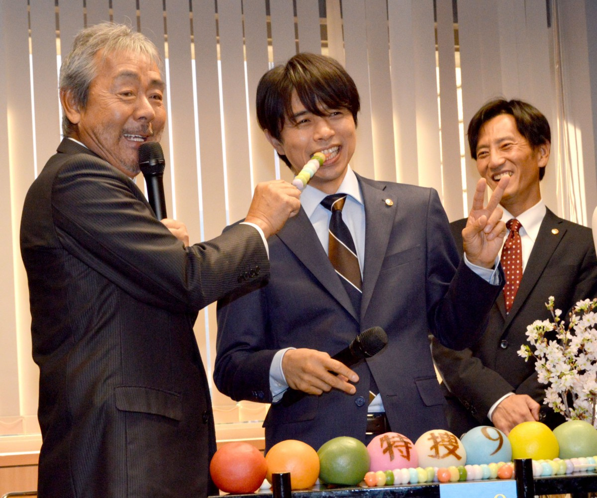 井ノ原快彦 寺尾聰からお団子 あ ん おっさんずラブ じゃないんで Oricon News 井ノ原快彦 寺尾聰からお団子 あ ん おっさんずラブ じゃないんで Oricon News