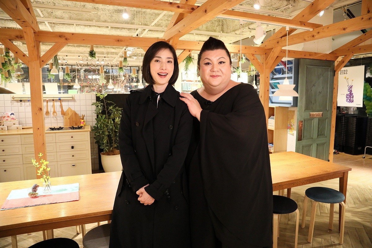 天海祐希 マツコ デラックス 年ぶりの原宿を2人で徘徊 Oricon News 天海祐希 マツコ デラックス 年ぶりの原宿を2人で徘徊 Oricon News