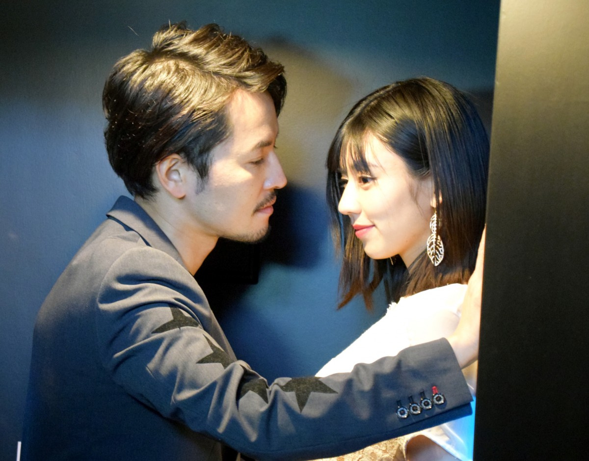 2代目バチェラー小柳津林太郎 超至近距離 壁ドンに照れ 渡辺早織 ドキドキしました Oricon News 2代目バチェラー小柳津林太郎 超至近距離 壁ドンに照れ 渡辺早織 ドキドキしました Oricon News