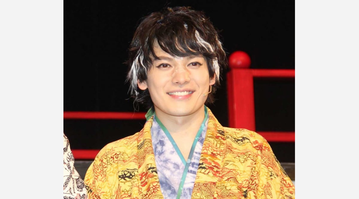 刀剣 俳優 崎山つばさ 舞台初主演も苦笑い テンション上がって鼻をぶつけた Oricon News 刀剣 俳優 崎山つばさ 舞台初主演も苦笑い テンション上がって鼻をぶつけた Oricon News