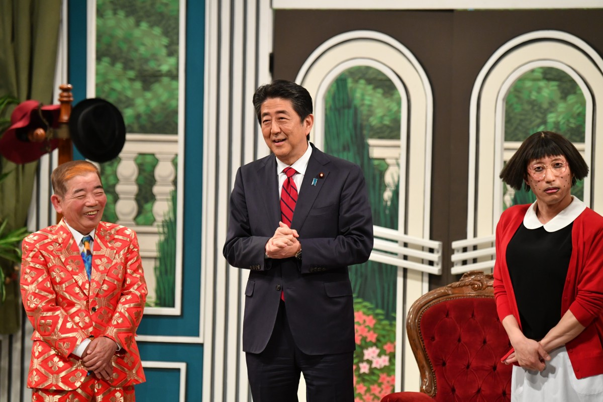 安倍晋三首相 吉本新喜劇にサプライズ出演 すっちーの疑いの目に 本物です Oricon News