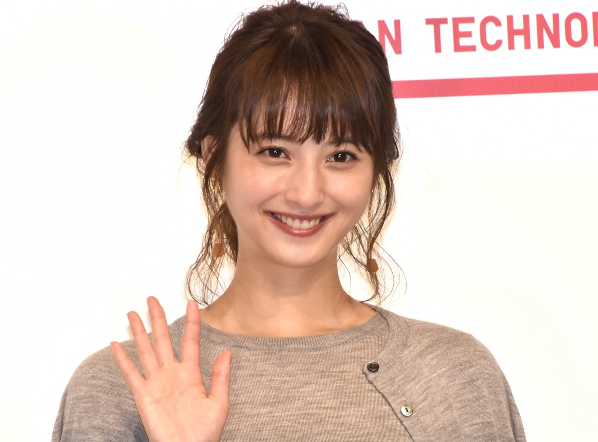 佐々木希 美背中大胆披露に 美しすぎます Oricon News