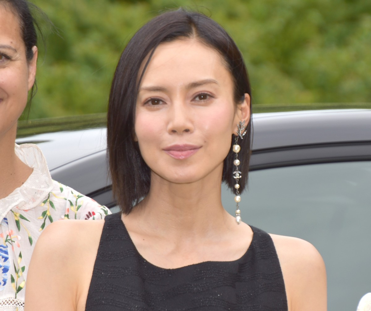 中谷美紀 美背中大胆披露で魅了 映画館4件ハシゴの過去告白 なくなった映画館を思うと悲しくなる Oricon News