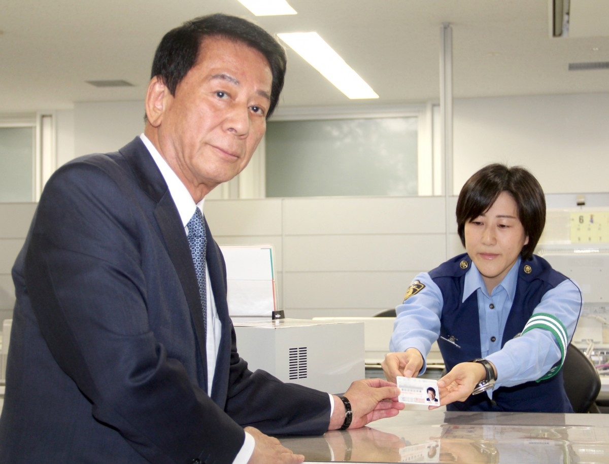 74歳 杉良太郎 運転免許証自主返納 反応が以前と違うなと感じ 高齢運転者へ防犯呼びかけ Oricon News