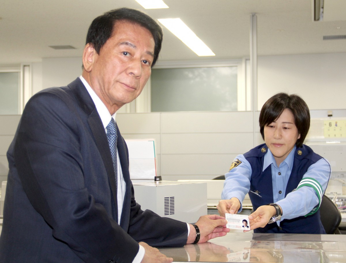 74歳 杉良太郎 運転免許証自主返納 反応が以前と違うなと感じ 高齢運転者へ防犯呼びかけ Oricon News 74歳 杉良太郎 運転免許証自主返納 反応が以前と違うなと感じ 高齢運転者へ防犯呼びかけ Oricon News