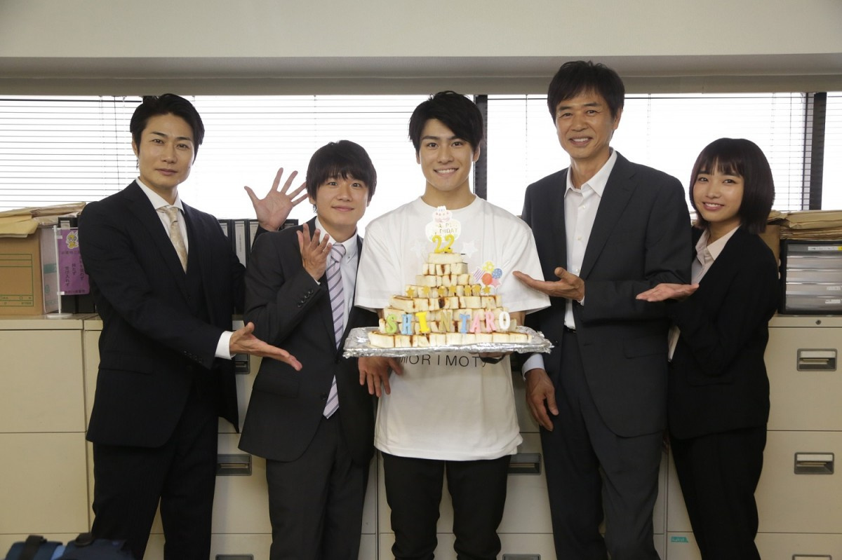 Sixtones 森本慎太郎 カツサンド で誕生日祝福 この現場で鍛えていただければ Oricon News Sixtones 森本慎太郎 カツサンド で誕生日祝福 この現場で鍛えていただければ Oricon News