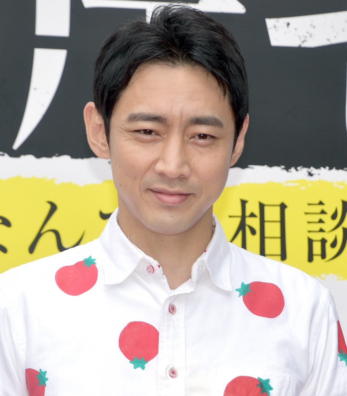 小泉孝太郎 街頭で 演説 弟ネタで自虐 進次郎はこんなシャツ着ません Oricon News