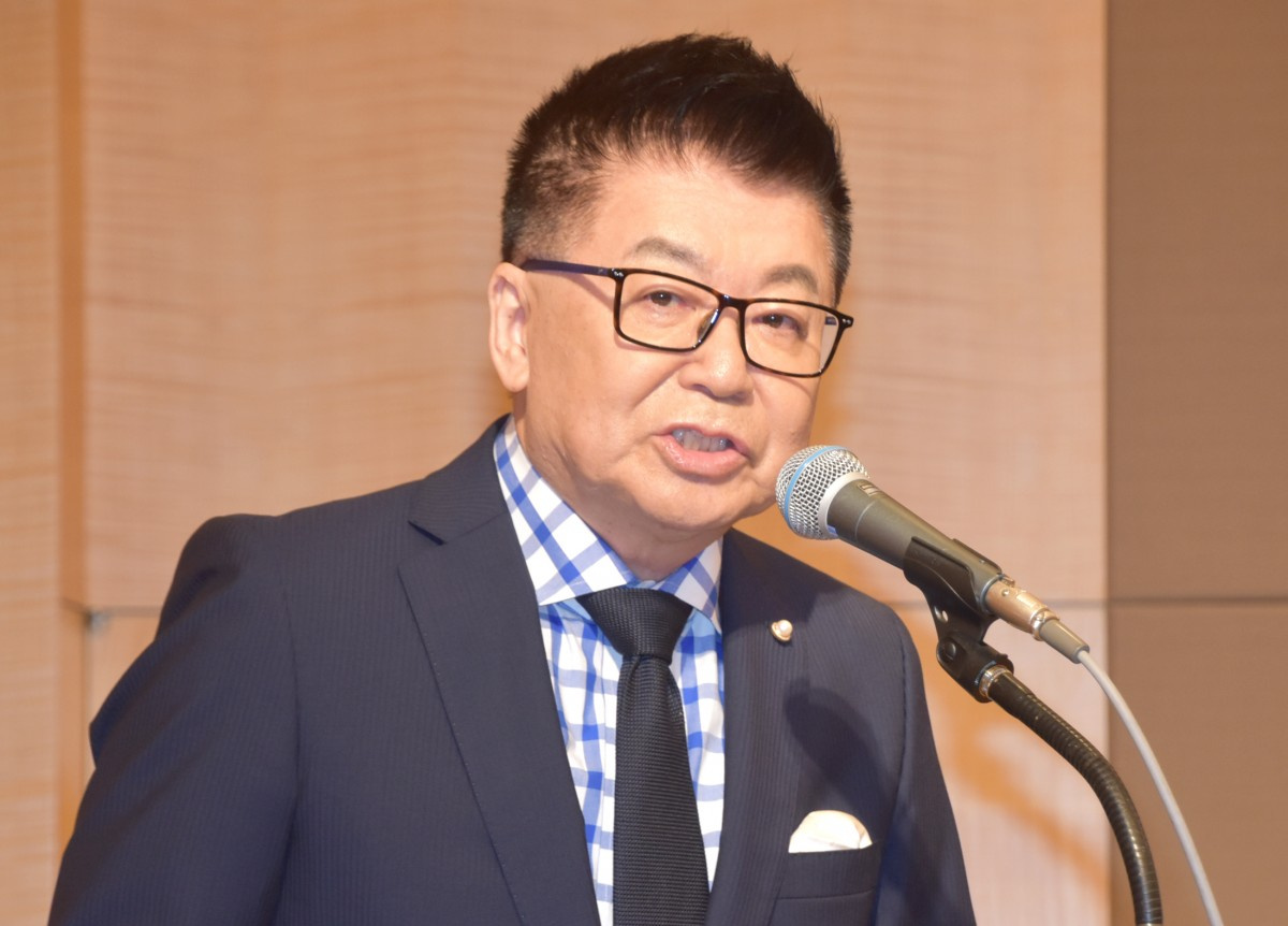 肋骨骨折の生島ヒロシ イベント司会で回復アピール 日常生活には支障ない Oricon News 肋骨骨折の生島ヒロシ イベント司会で回復アピール 日常生活には支障ない Oricon News