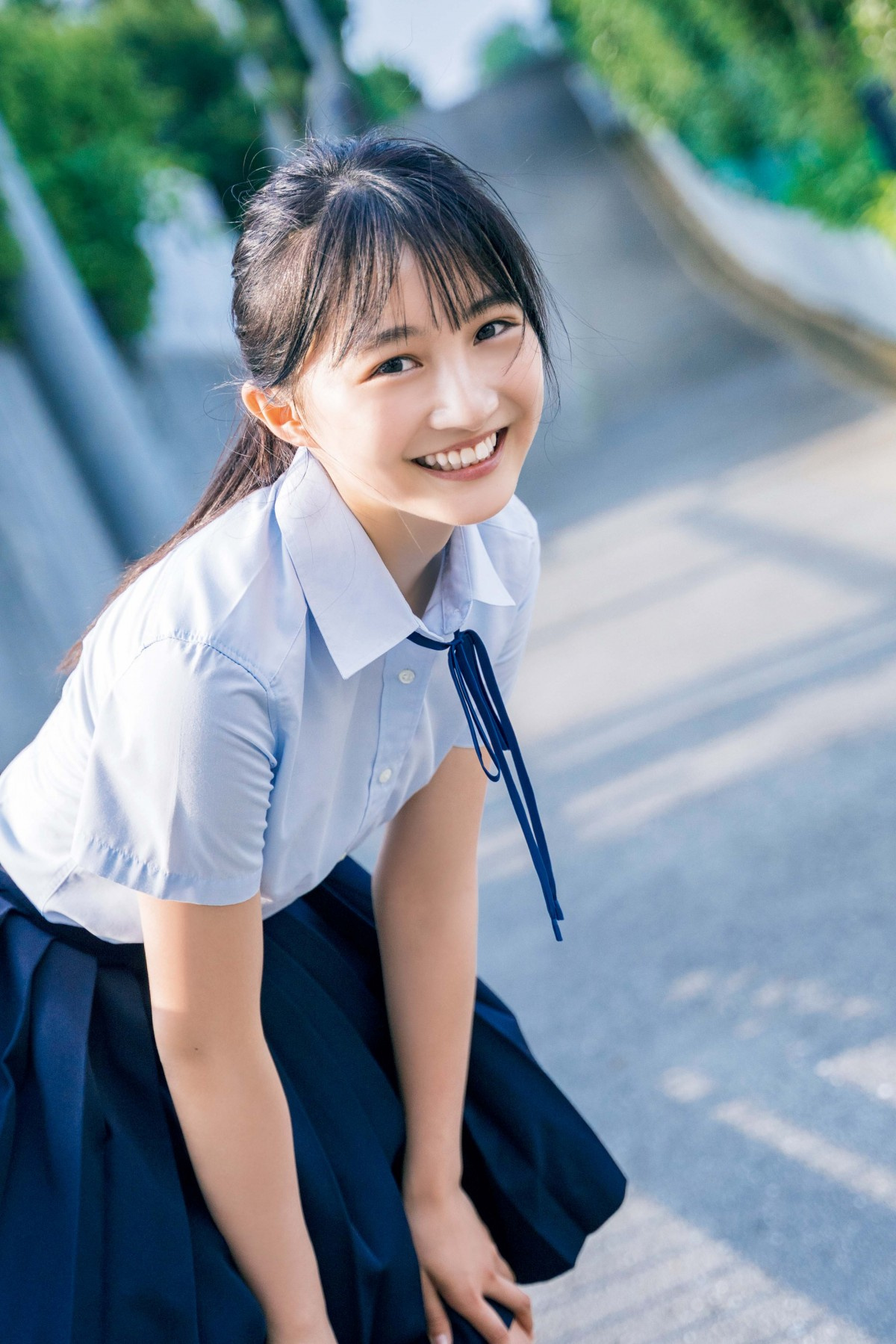Nmb48の正統派美少女 山本彩加 制服姿で駆け出す 白ワンピ姿で美肌も披露 Oricon News