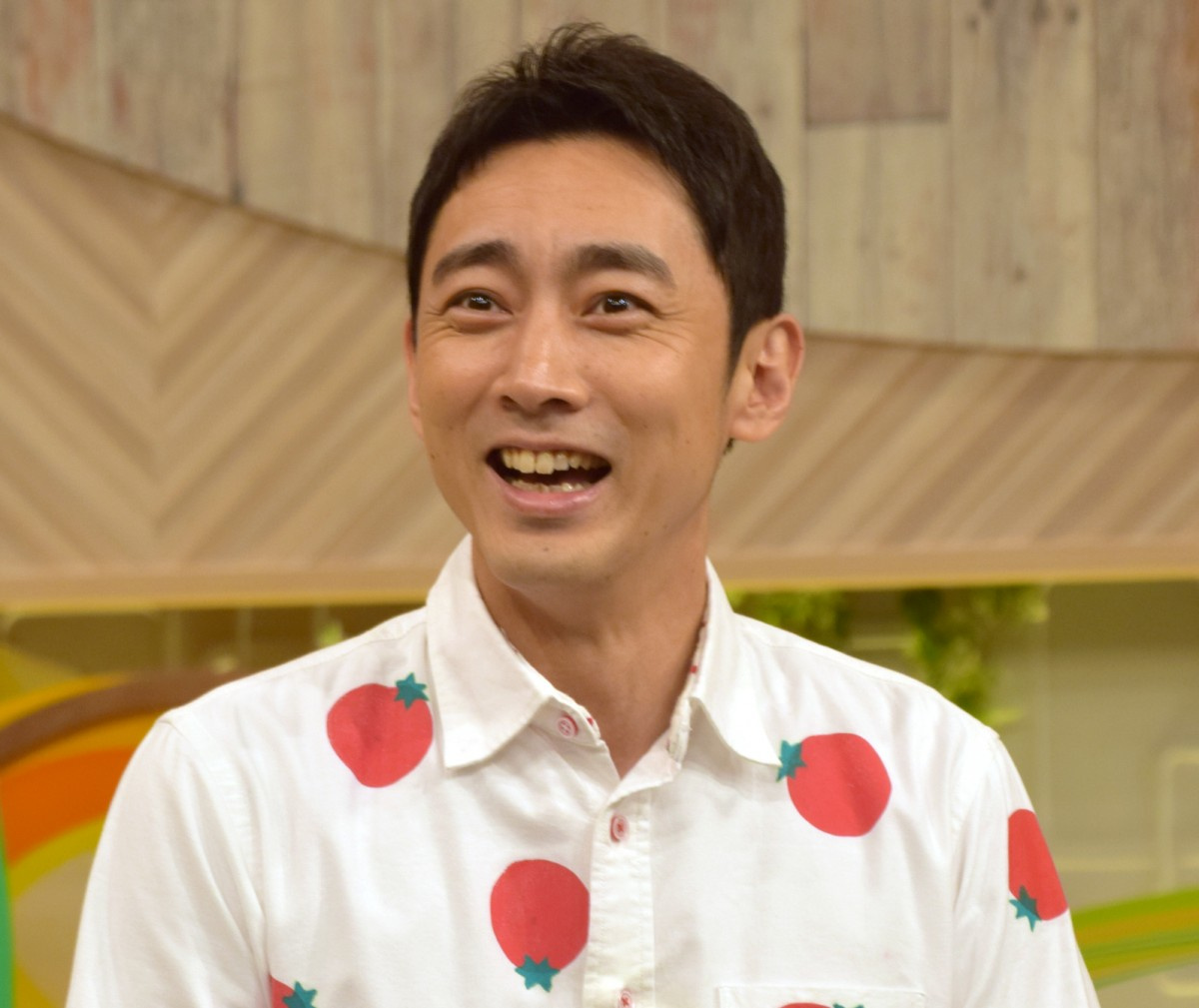 小泉孝太郎 進次郎 トマト柄のシャツ にみる気遣い兄弟の絆 Oricon News 小泉孝太郎 進次郎 トマト柄のシャツ にみる気遣い兄弟の絆 Oricon News