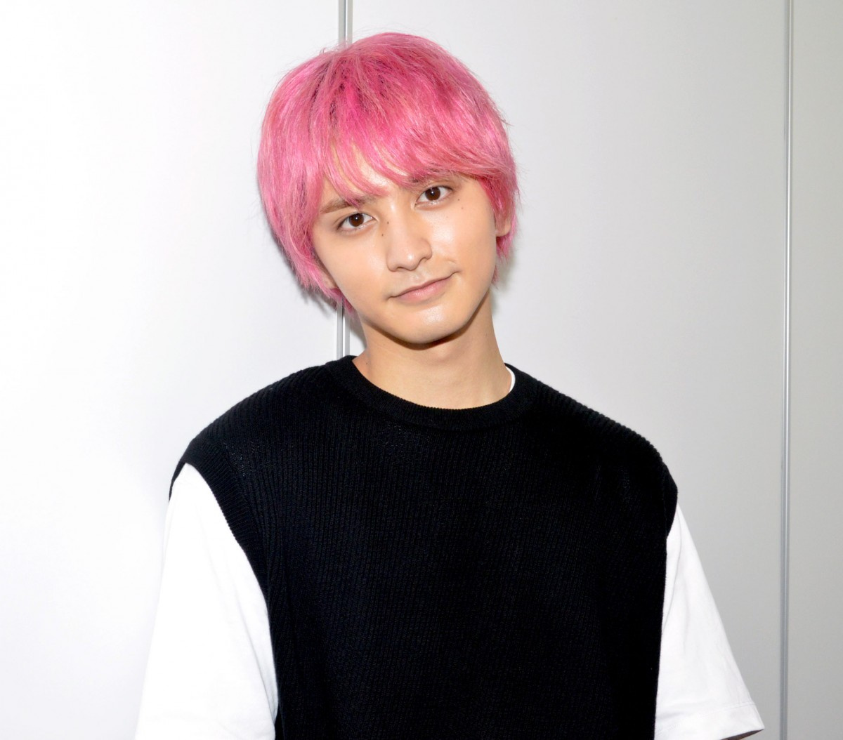 ピンク髪 で注目の瀬戸利樹 同世代俳優たちから刺激 負けたくない Oricon News