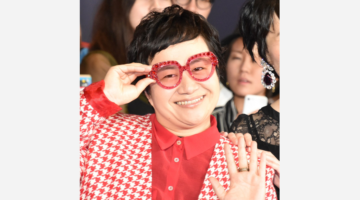 近藤春菜 自身も納得のモノマネ エルトン ジョン 披露 Oricon News 近藤春菜 自身も納得のモノマネ エルトン ジョン 披露 Oricon News