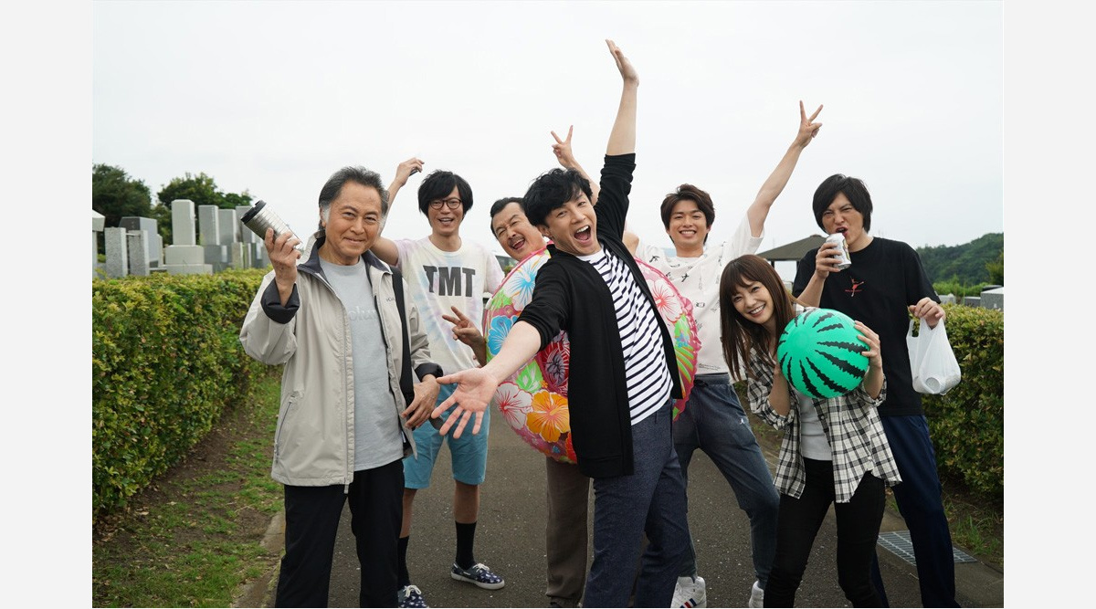 東山紀之 刑事7人 私服 で全員集合に歓喜のポーズ Oricon News