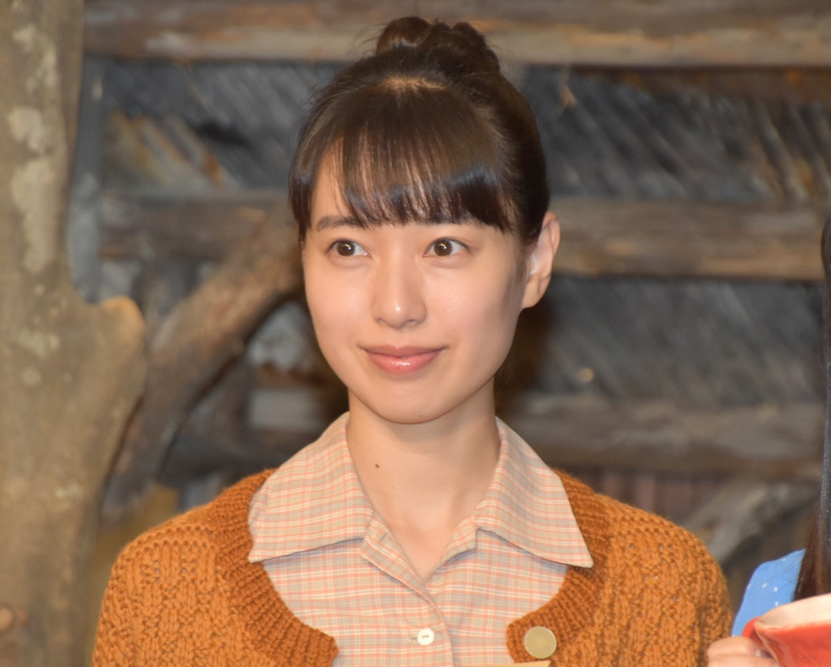 戸田恵梨香 貧乏すぎるヒロインに苦笑 スカーレット ヒロイン登場シーンは借金取りからの逃亡 Oricon News