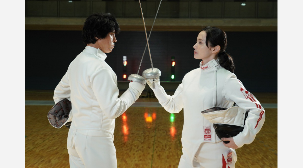 上川隆也 フェンシングに初挑戦 美村里江と 決闘 Oricon News 上川隆也 フェンシングに初挑戦 美村里江と 決闘 Oricon News