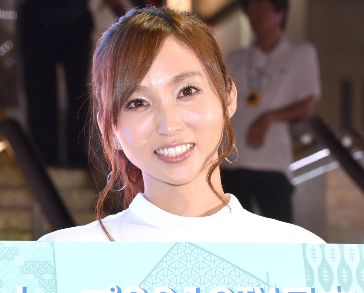 秋に出産の吉木りさ 隠しきれない 大きなお腹 公開 息吸うだけで太る Oricon News 秋に出産の吉木りさ 隠しきれない 大きなお腹 公開 息吸うだけで太る Oricon News