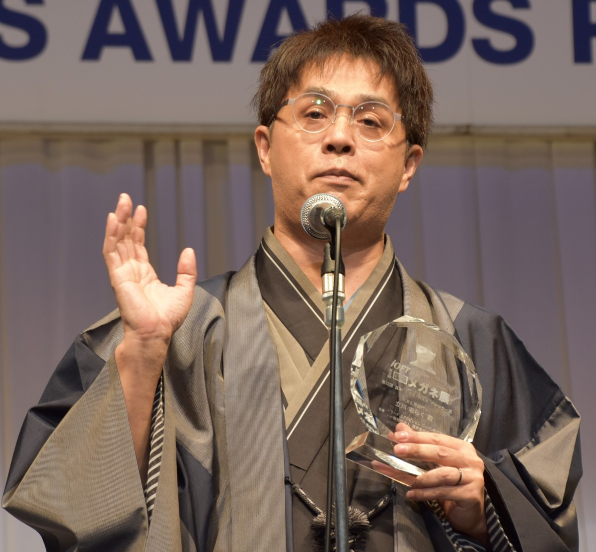 立川志らく トレードマークのメガネは偶然の産物 司会務める グッとラック 窮状訴え Oricon News 立川志らく トレードマークのメガネは偶然の産物 司会務める グッとラック 窮状訴え Oricon News