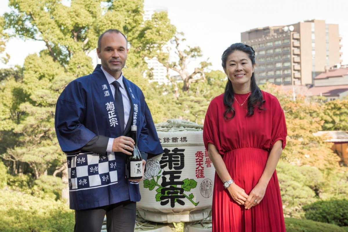 似合いすぎ イニエスタが新cmで法被姿を披露 澤穂希とのレジェンド対談も Oricon News 似合いすぎ イニエスタが新cmで法被姿を披露 澤穂希とのレジェンド対談も Oricon News