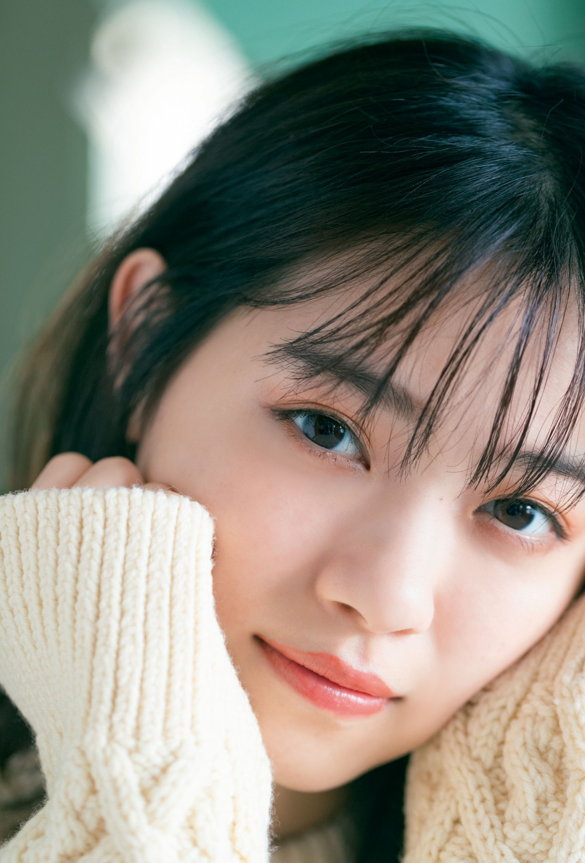 西野七瀬 Friday 初カバーモデルに もこもこ白ニットで魅了 Oricon News