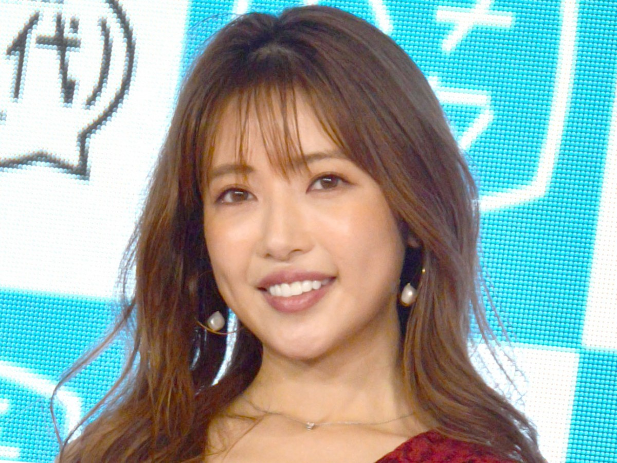 新婚 くみっきー セクシー 水着姿披露 インスタ舞台裏公開にファン 爆笑 Oricon News