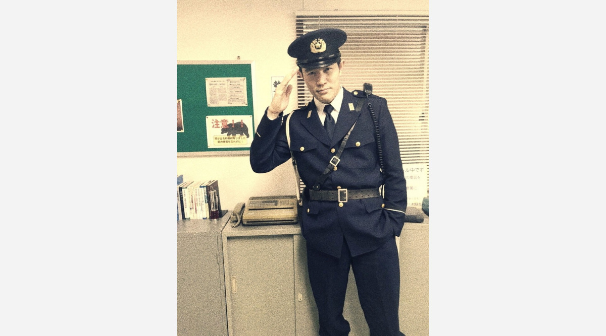 鈴木亮平 警察官姿披露 こんな警察官いそー 銭形さんを思い出しました と反響 Oricon News 鈴木亮平 警察官姿披露 こんな警察官いそー 銭形さんを思い出しました と反響 Oricon News