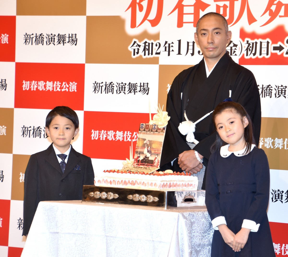 市川海老蔵 愛娘の 誕プレ に笑顔 手編みのマフラー 宝物にします Oricon News 市川海老蔵 愛娘の 誕プレ に笑顔 手編みのマフラー 宝物にします Oricon News