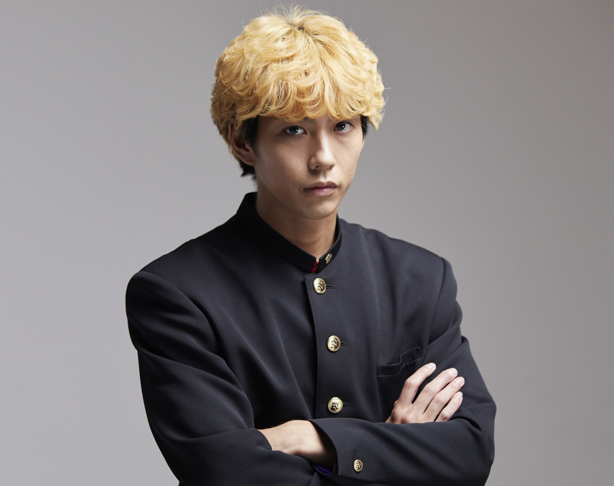 賀来賢人 今日俺 撮影スタートで 早速変な動きをして 若干 腰を痛めました Oricon News