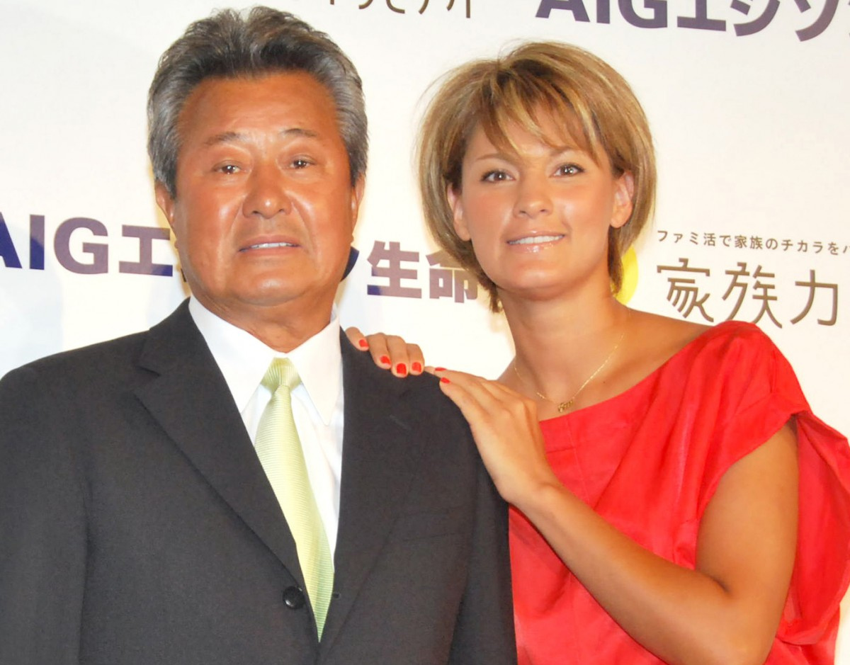 梅宮アンナ 父 辰夫さんとの思い出の写真を公開 幼少期のアンナを肩車する姿も Oricon News 梅宮アンナ 父 辰夫さんとの思い出の写真を公開 幼少期のアンナを肩車する姿も Oricon News