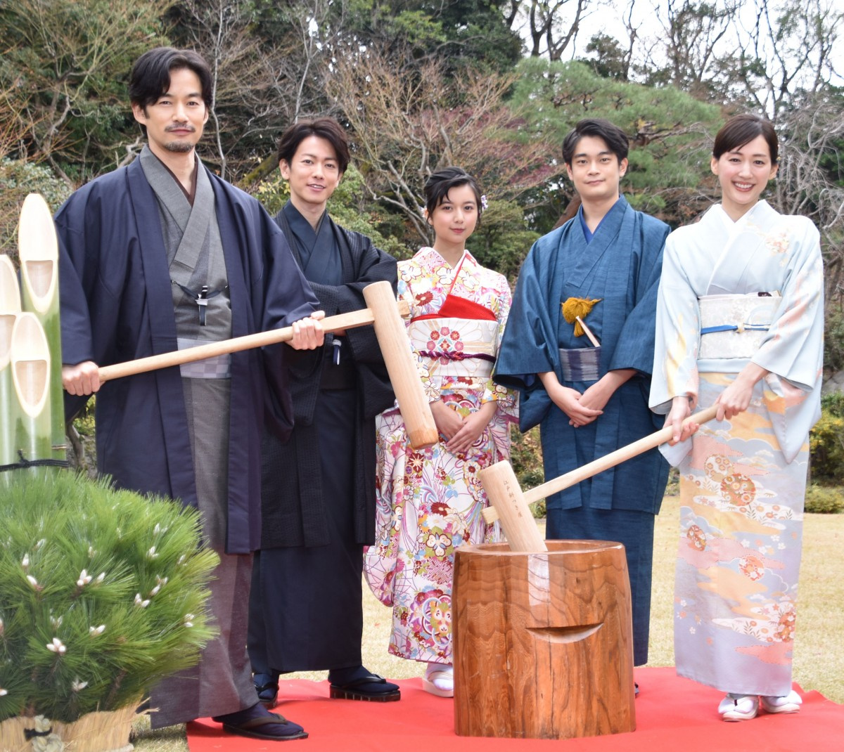 綾瀬はるか 佐藤健ら 着物姿で餅つき ぎぼむす 新年sp Oricon News 綾瀬はるか 佐藤健ら 着物姿で餅つき ぎぼむす 新年sp Oricon News