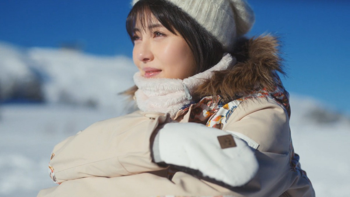 美しすぎて雪も溶けそう 浜辺美波のゲレンデ姿に悶絶 小芝風花が 愛されほっぺ で魅了 注目cm Oricon News