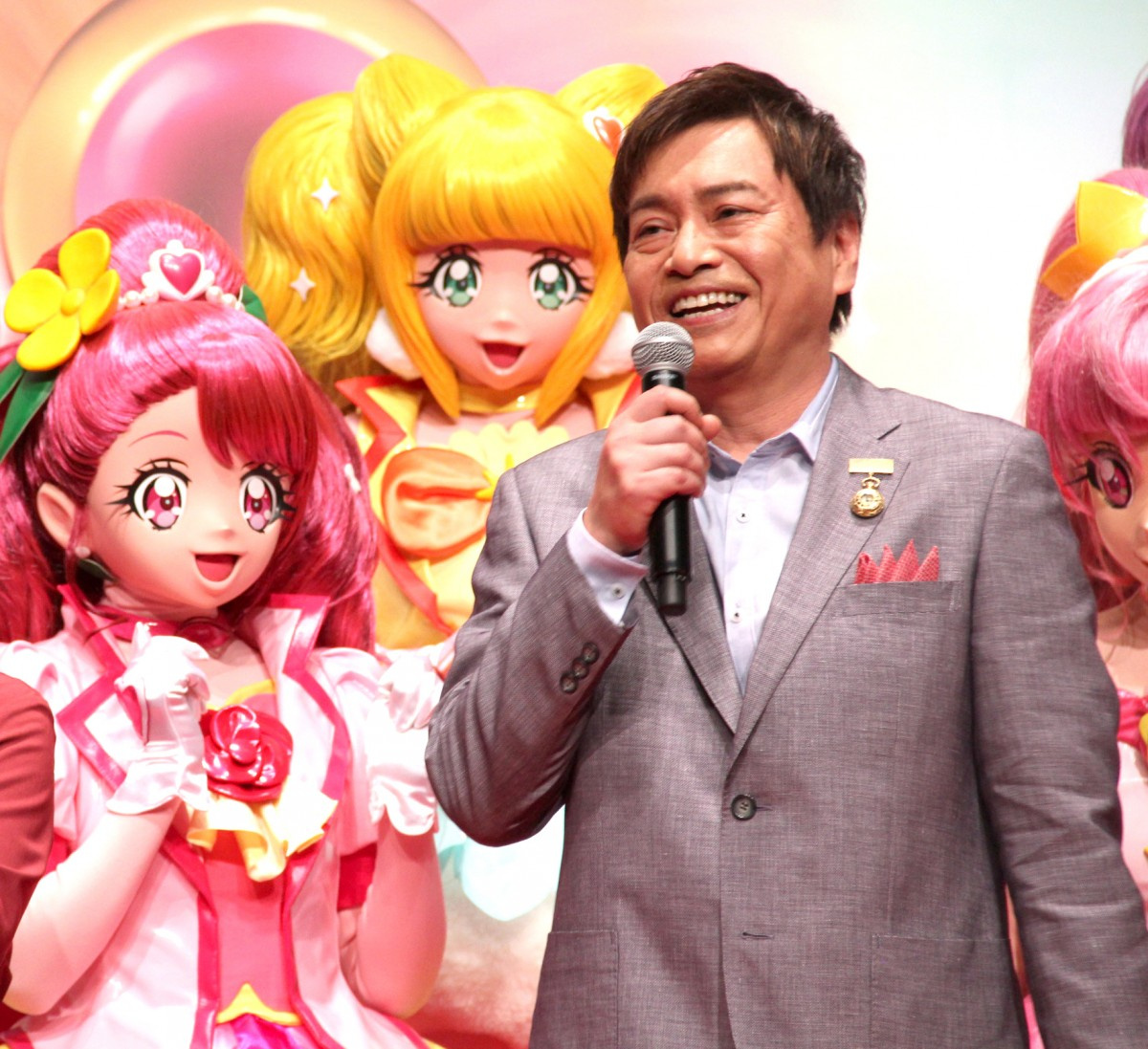 ワンピ サンジ役の平田広明 プリキュアに囲まれ赤面 子役の手紙は老眼で読めず嘆き Oricon News