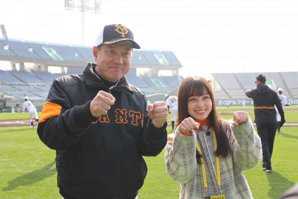 橋本環奈 3 巨人開幕戦で始球式 しっかり肩を作って 原監督が激励 Oricon News