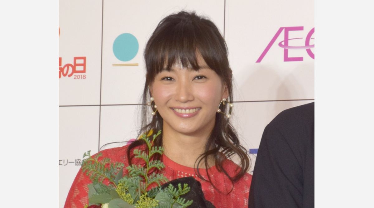 藤本美貴ベビーの 決めポーズ に反響 アイドルの素質がありますね パパにそっくり の声も Oricon News