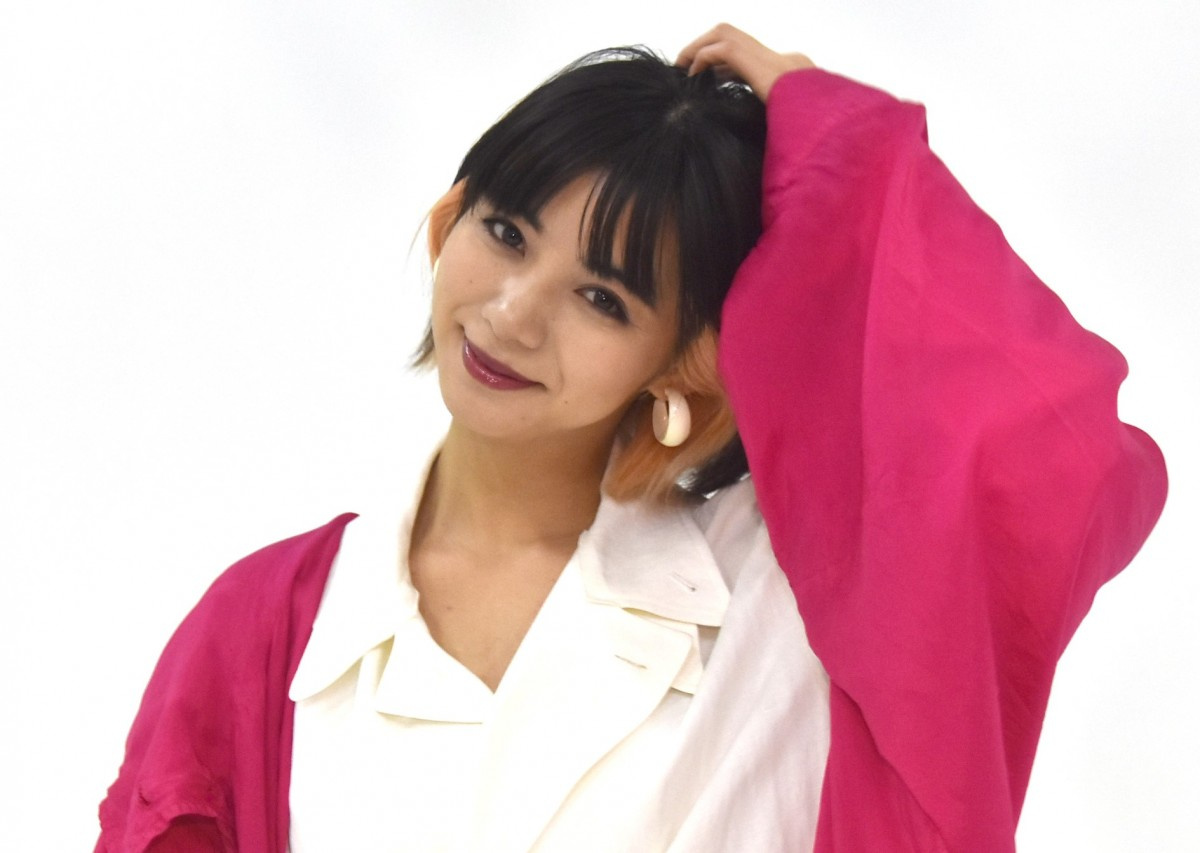 池田エライザ 太ももチラリなミニワンピ姿 スタイルよすぎ ああ美しい Oricon News