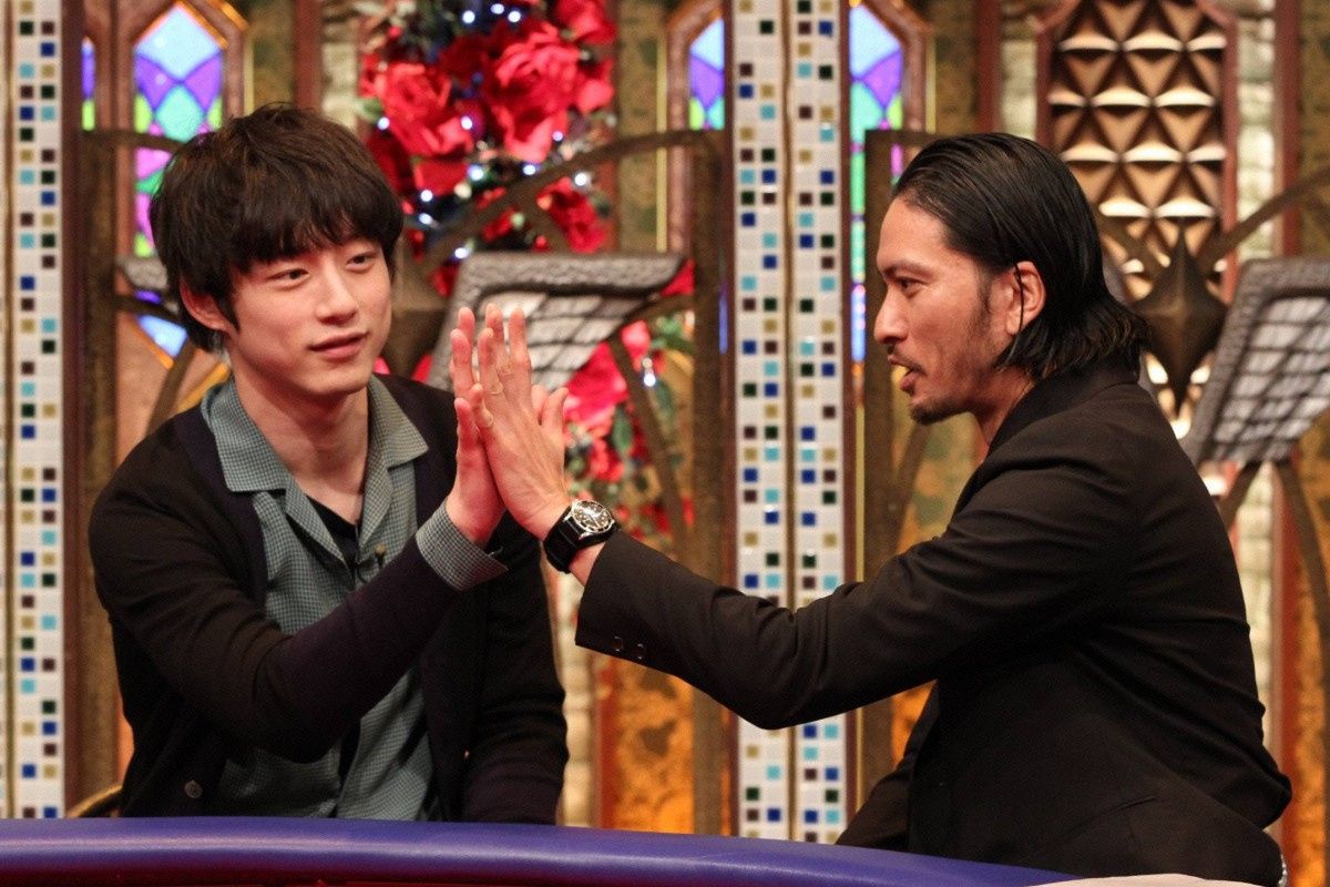 坂口健太郎 Tokio長瀬と 手比べ 確かにデカいね Oricon News 坂口健太郎 Tokio長瀬と 手比べ 確かにデカいね Oricon News