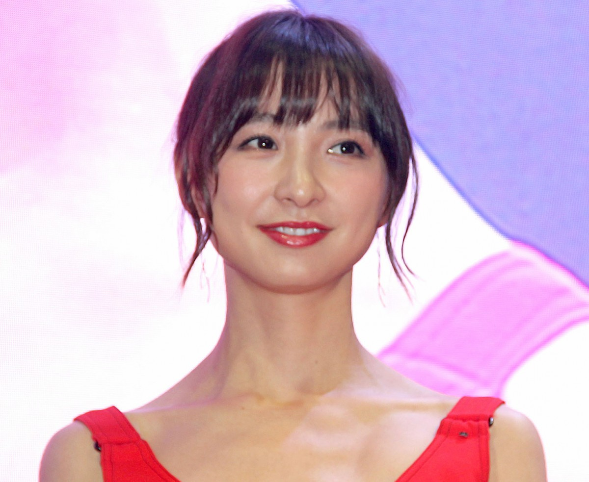 篠田麻里子の夫 新型コロナの影響で長女と面会できず ビデオ通話で初対面 Oricon News