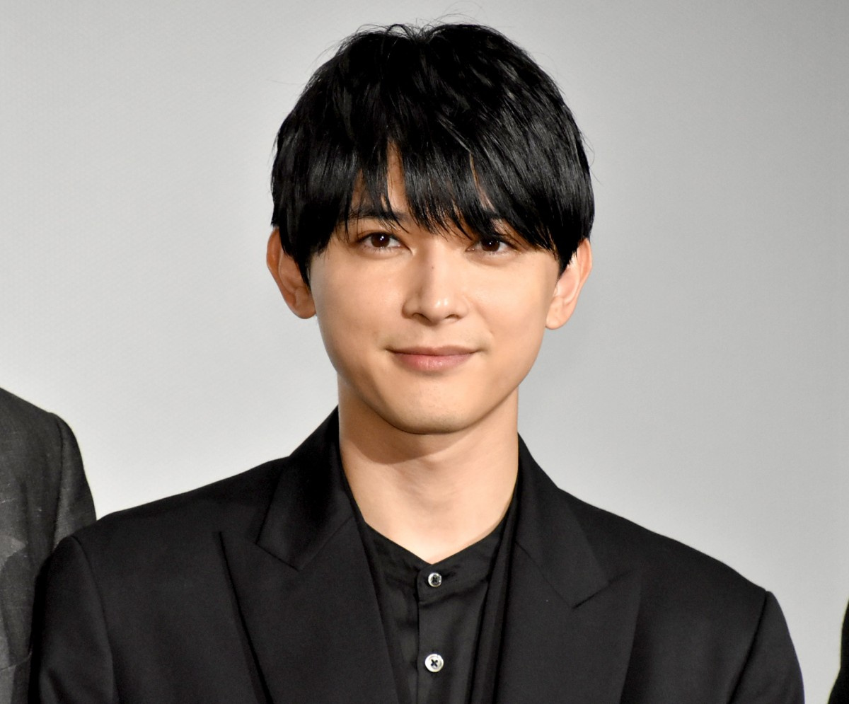 吉沢亮 今こんな感じです笑 貴重な ヒゲ沢 写真公開 Oricon News